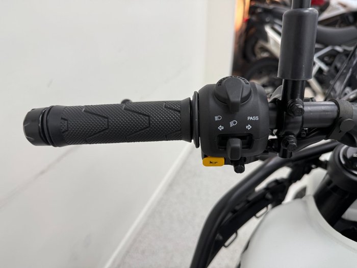 2025 Royal Enfield HIMALAYAN 450 White