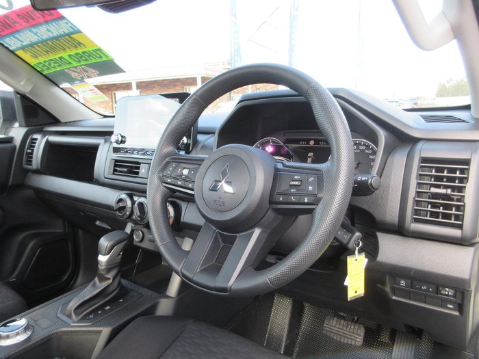 2025 Mitsubishi Triton GLX