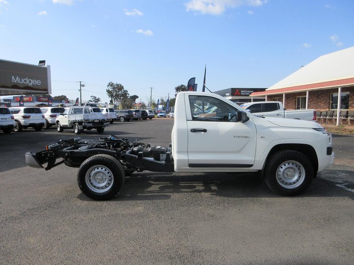 2025 Mitsubishi Triton GLX