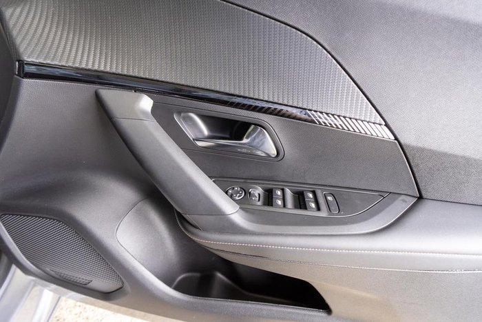 2025 Peugeot 2008 Allure Hybrid