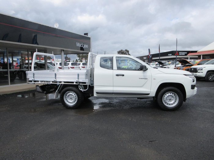 2025 Mitsubishi Triton GLX