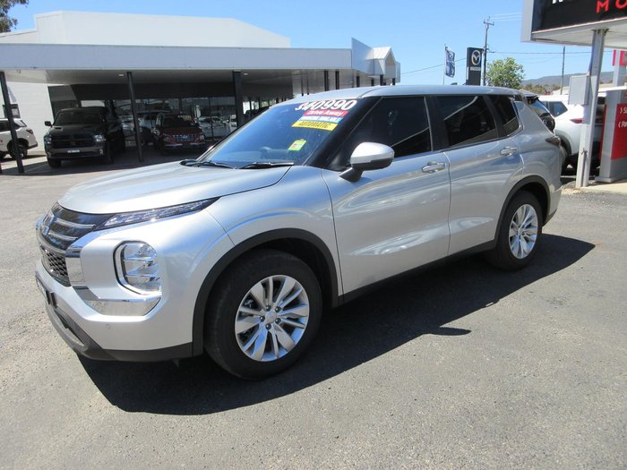 2025 Mitsubishi Outlander ES