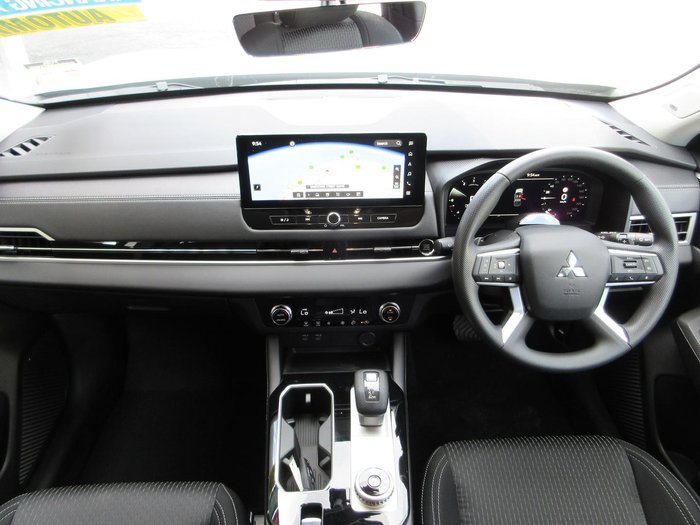 2025 Mitsubishi Outlander ES