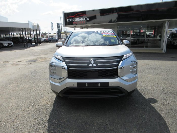 2025 Mitsubishi Outlander ES