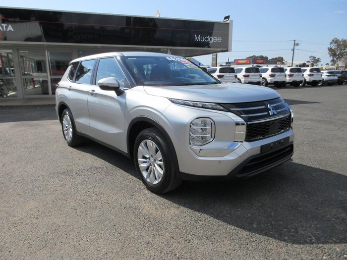 2025 Mitsubishi Outlander ES