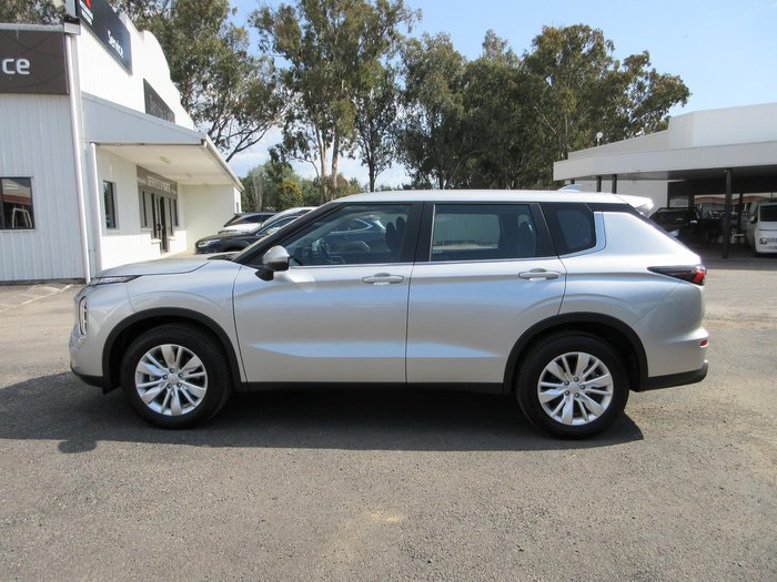 2025 Mitsubishi Outlander ES