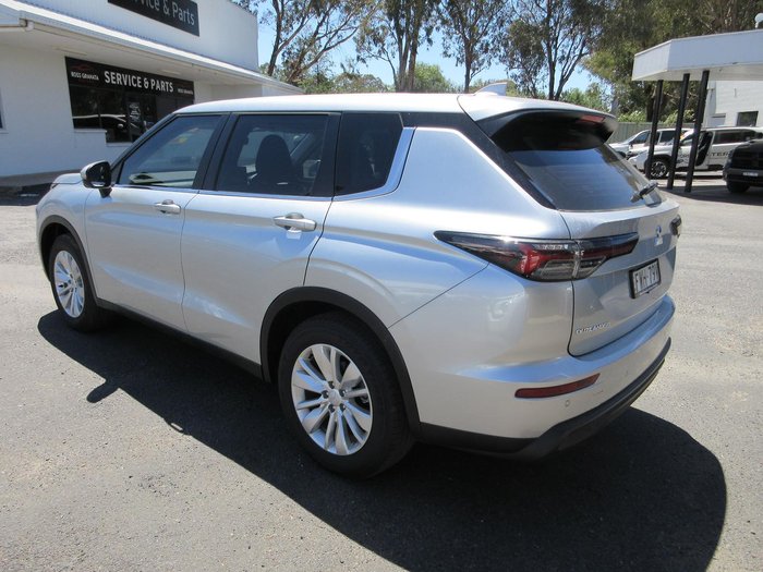 2025 Mitsubishi Outlander ES