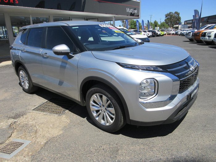 2025 Mitsubishi Outlander ES