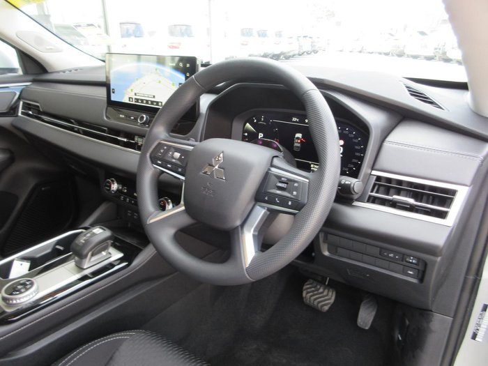 2025 Mitsubishi Outlander ES