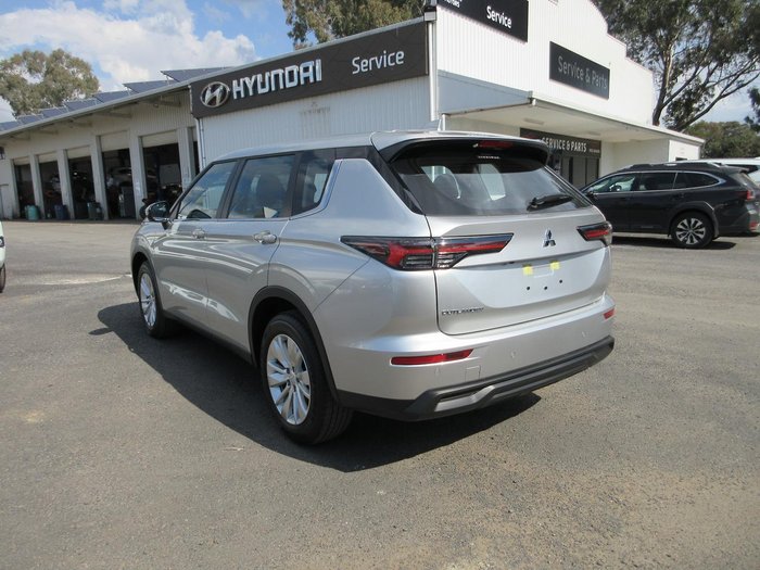 2025 Mitsubishi Outlander ES