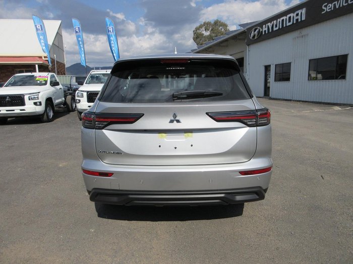 2025 Mitsubishi Outlander ES