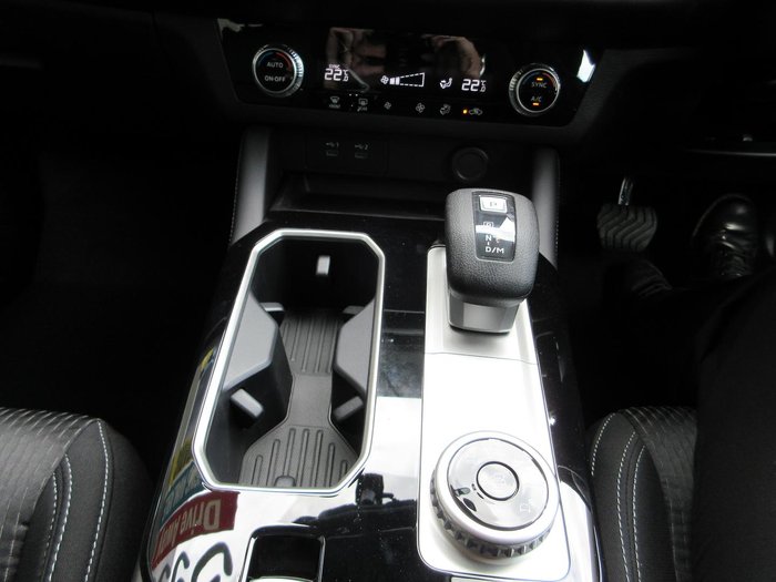 2025 Mitsubishi Outlander ES