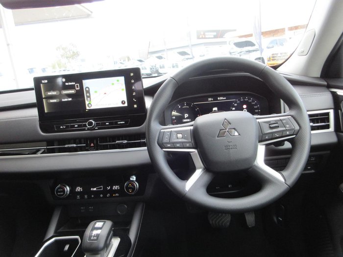 2025 Mitsubishi Outlander ES