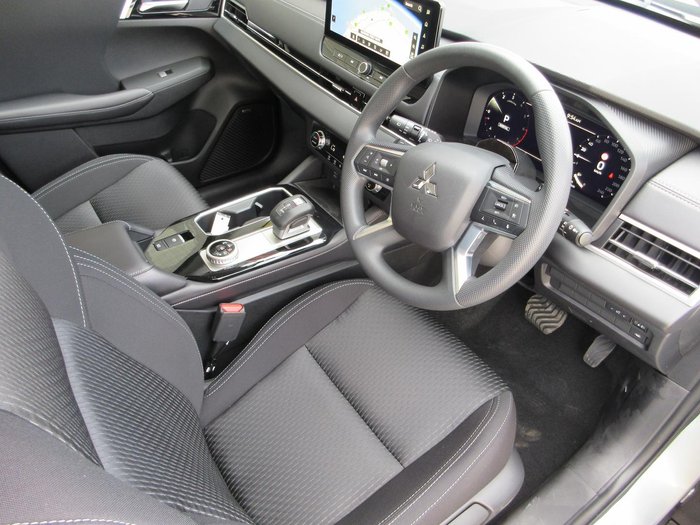 2025 Mitsubishi Outlander ES