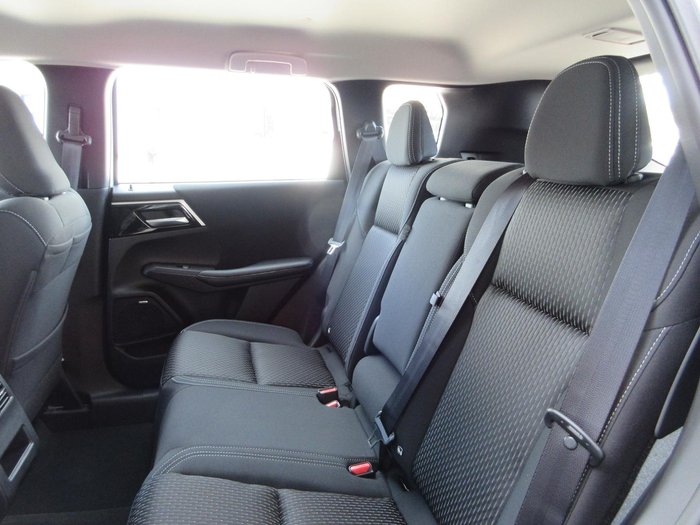 2025 Mitsubishi Outlander ES