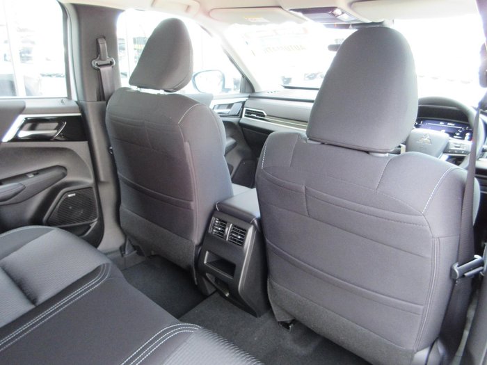 2025 Mitsubishi Outlander ES