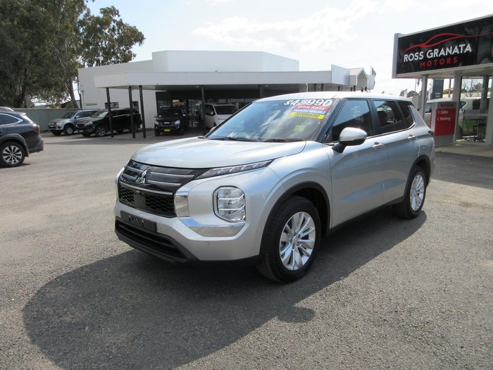 2025 Mitsubishi Outlander ES