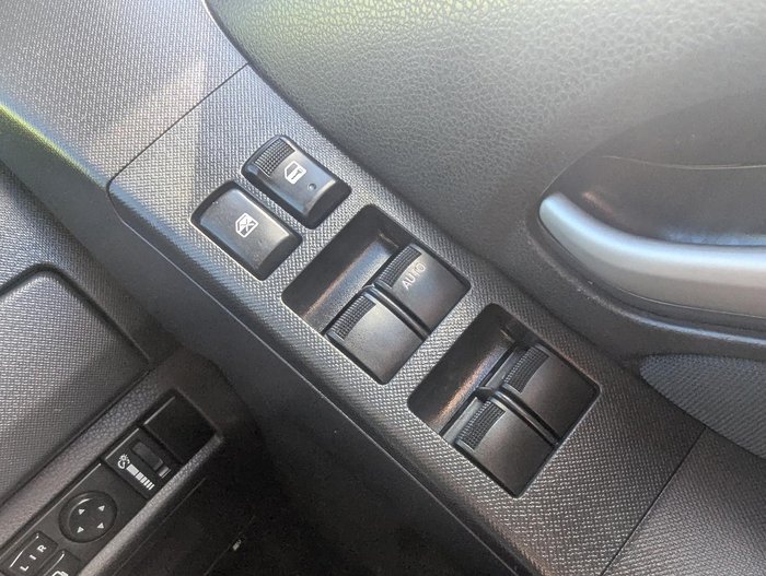 2015 Isuzu MU-X LS-U MY15 4x2 Titanium Silver