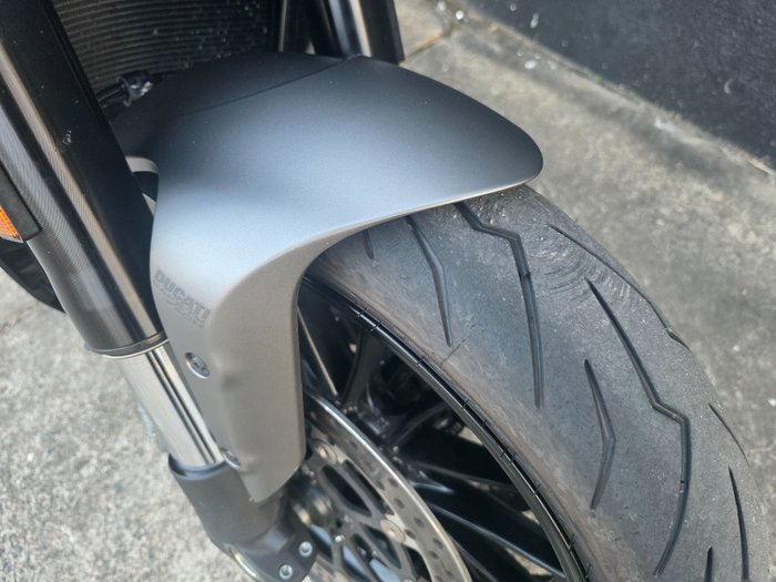 2019 DUCATI DIAVEL 1260 (SANDSTONE GREY) GREY