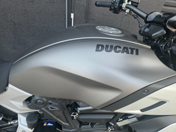 2019 DUCATI DIAVEL 1260 (SANDSTONE GREY) GREY