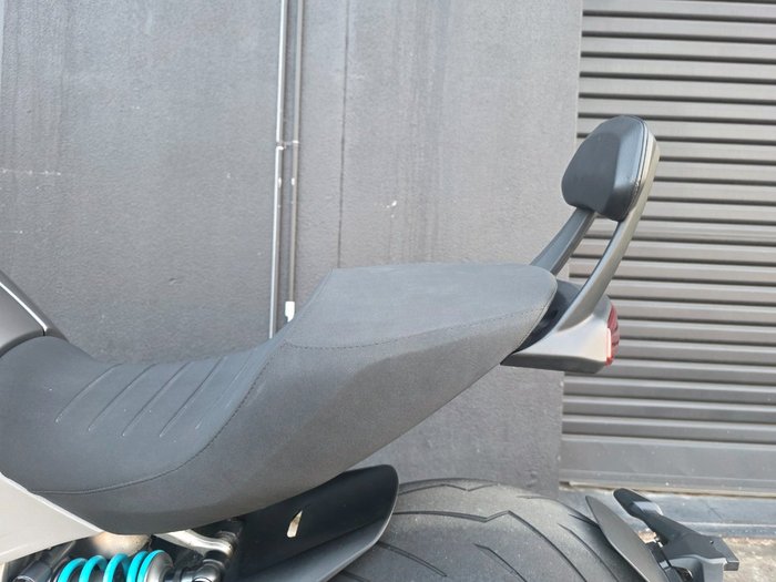 2019 DUCATI DIAVEL 1260 (SANDSTONE GREY) GREY