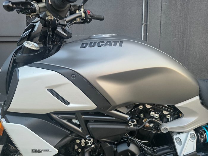 2019 DUCATI DIAVEL 1260 (SANDSTONE GREY) GREY