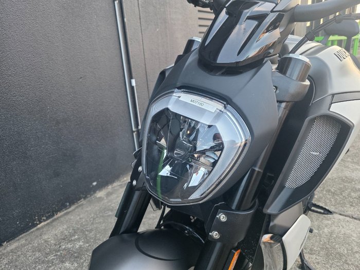 2019 DUCATI DIAVEL 1260 (SANDSTONE GREY) GREY