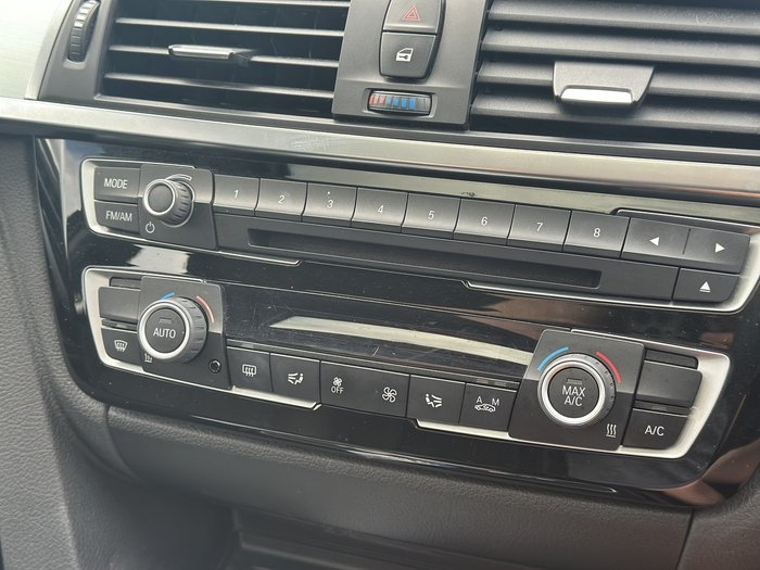 2015 BMW 3 Series 320i Sport Line