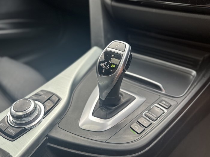 2015 BMW 3 Series 320i Sport Line