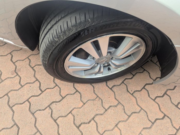 2009 Honda Accord VTi 8th Gen Alabaster Silver