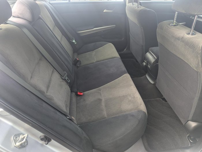 2009 Honda Accord VTi 8th Gen Alabaster Silver