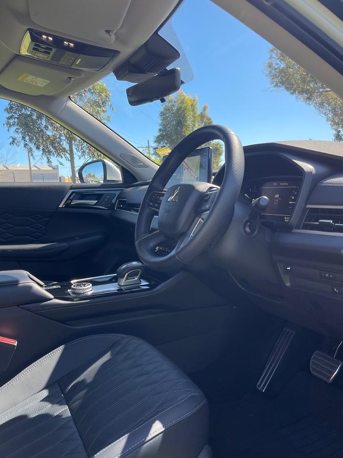 2025 Mitsubishi Outlander Exceed ZM MY25 AWD White