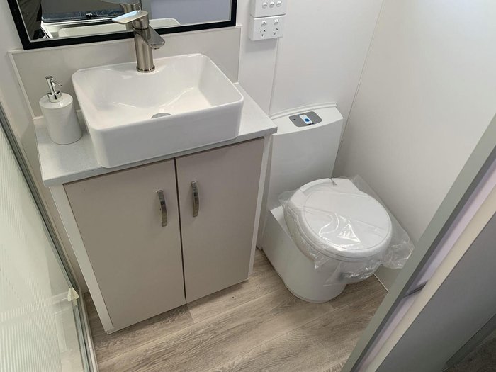 2025 Leader Caravans 2110_C_K1e15b_T Xpedition 21'6 3 Bunk