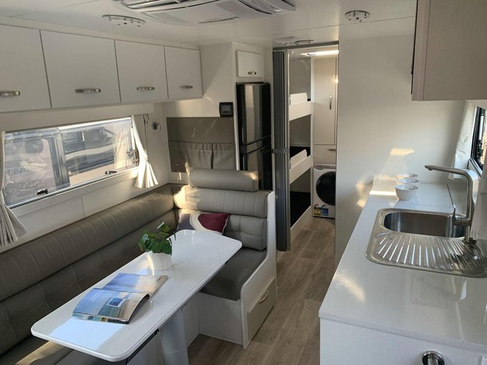 2025 Leader Caravans 2110_C_K1e15b_T Xpedition 21'6 3 Bunk