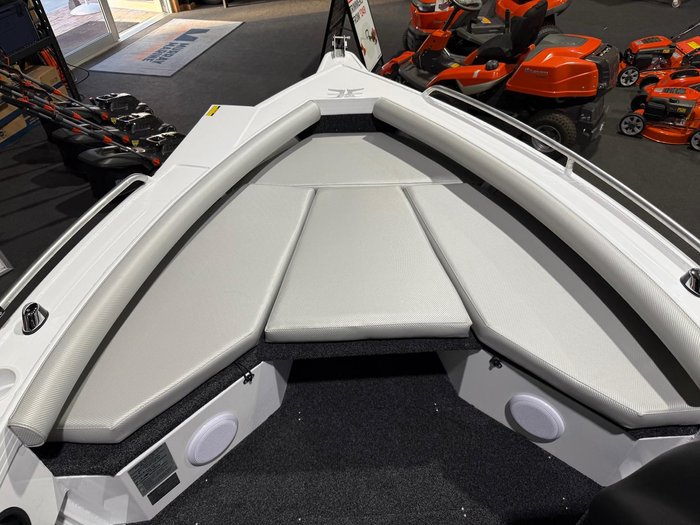 2025 Stacer 449 Crossfire SC SE