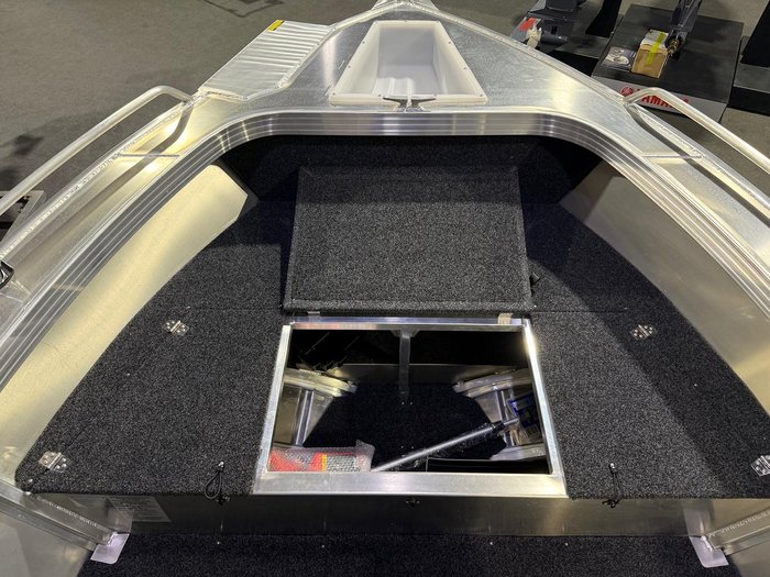 2025 Stacer 469 Outlaw Side Console