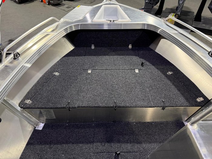 2025 Stacer 469 Outlaw Side Console