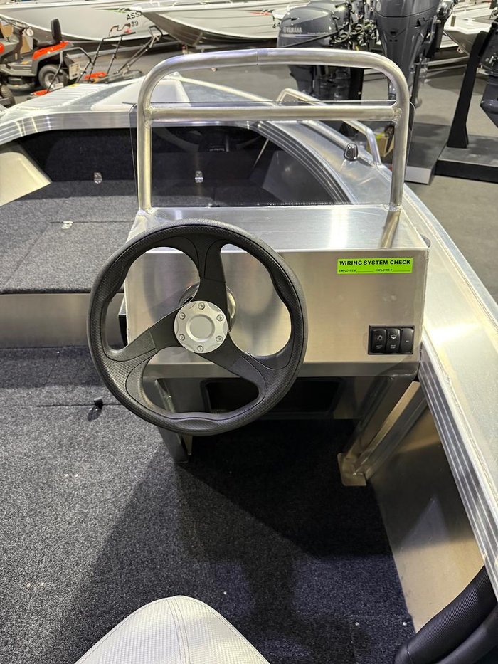 2025 Stacer 469 Outlaw Side Console