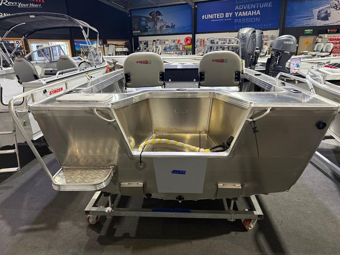 2026 Stacer 469 Outlaw Side Console