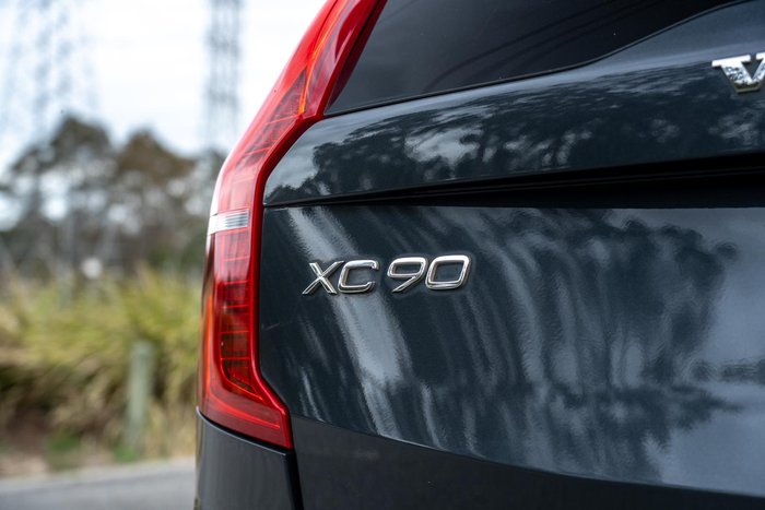 2017 Volvo XC90 T8 R-Design