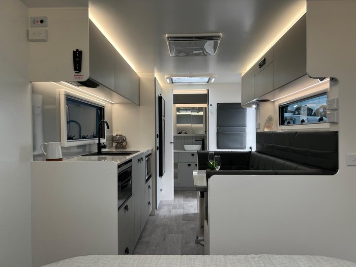 2025 Traveller Track 20'