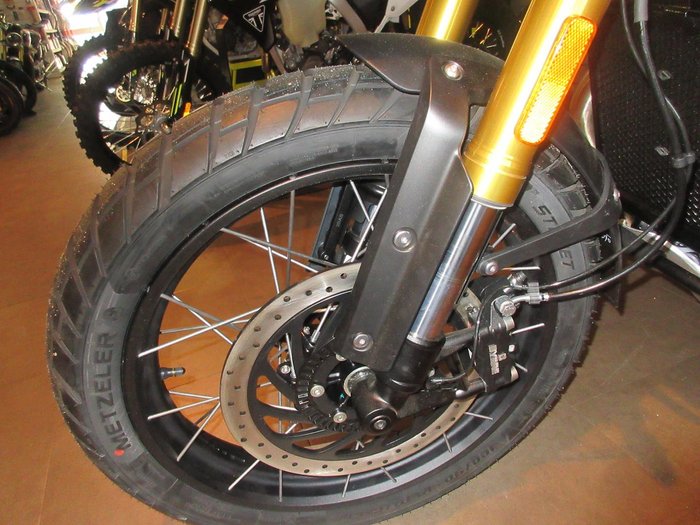 2025 Triumph Scrambler 400 XC Scrambler Yellow