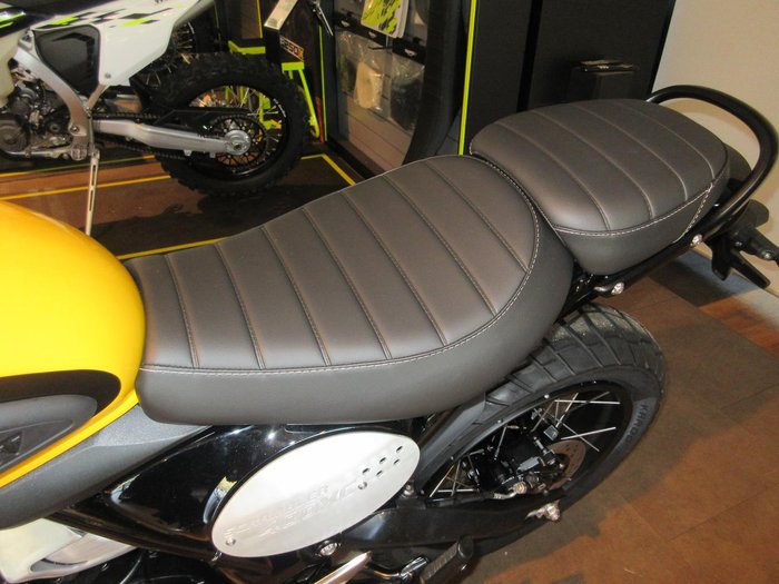 2025 Triumph Scrambler 400 XC Scrambler Yellow