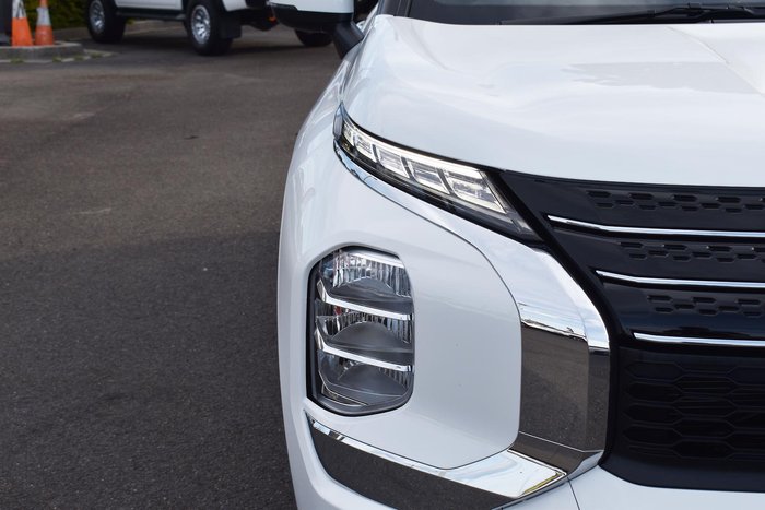 2024 Mitsubishi Outlander ES ZM MY24 White
