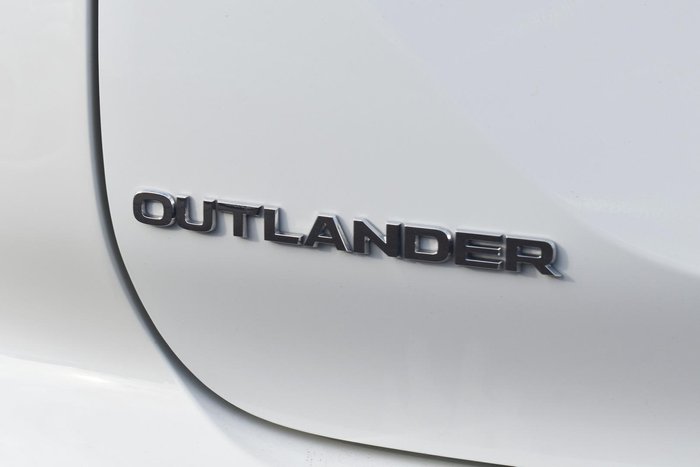2024 Mitsubishi Outlander ES ZM MY24 White