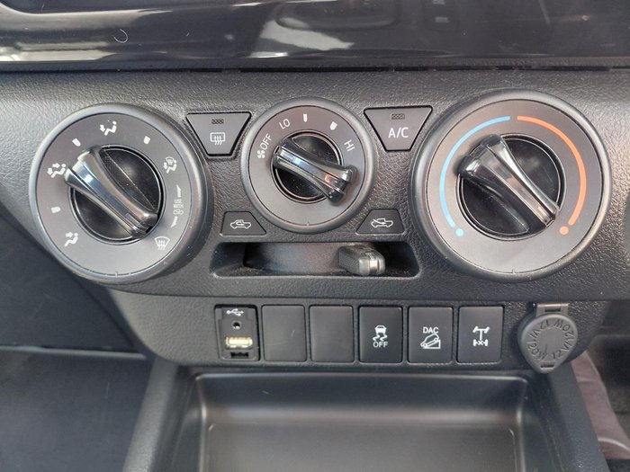 2020 Toyota Hilux SR