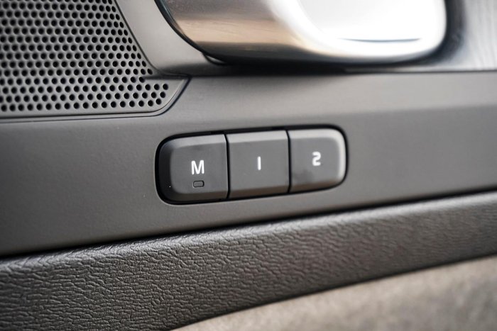 2024 Volvo XC40 Plus B4