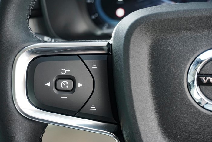 2024 Volvo XC40 Plus B4