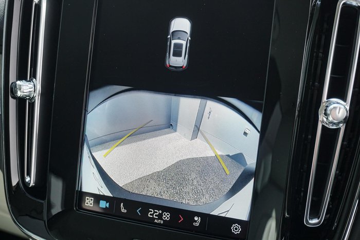 2024 Volvo XC40 Plus B4