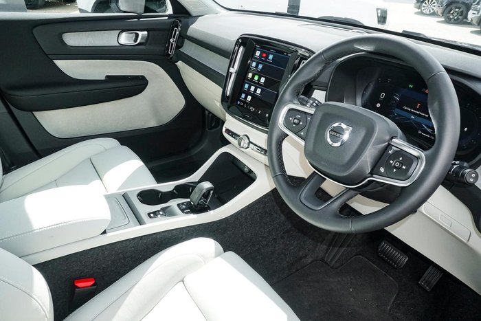 2024 Volvo XC40 Plus B4